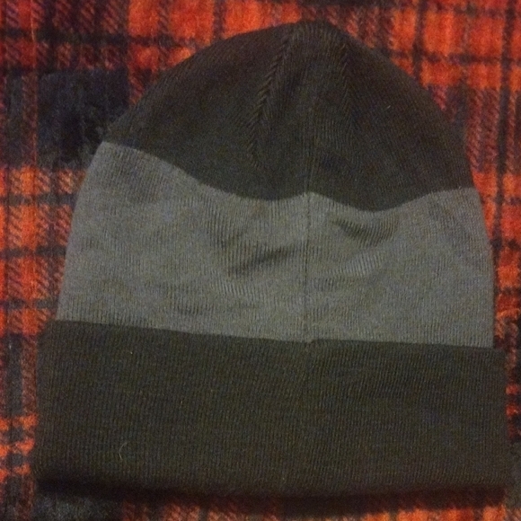 Spyder Two-Tone Black and Gray Beanie - Picture 4 of 5